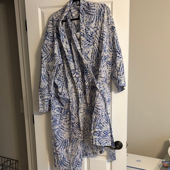 Tag Blue and White Abstract Robe - Picture 2 of 3